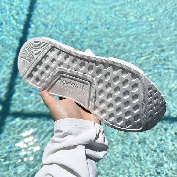 WOMEN'S Adidas Originals NMD R1 White Iridescent FV1797 - Picture 8 of 10